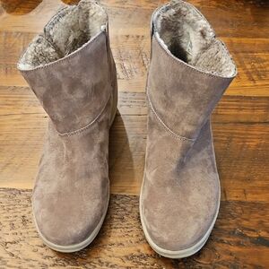 Worn Once Skechers Air Cooled Arch Fit Ankle Boots